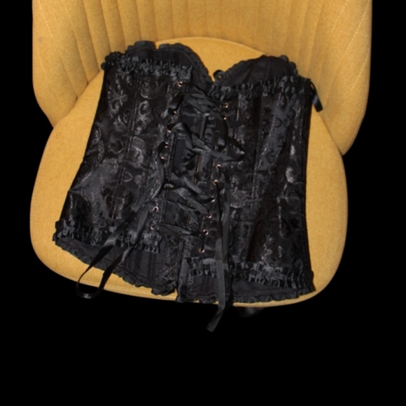 🖤 Black Floral Corset with Bow & Sculpted Bust – Romantic & Bold - Picture 3 of 5